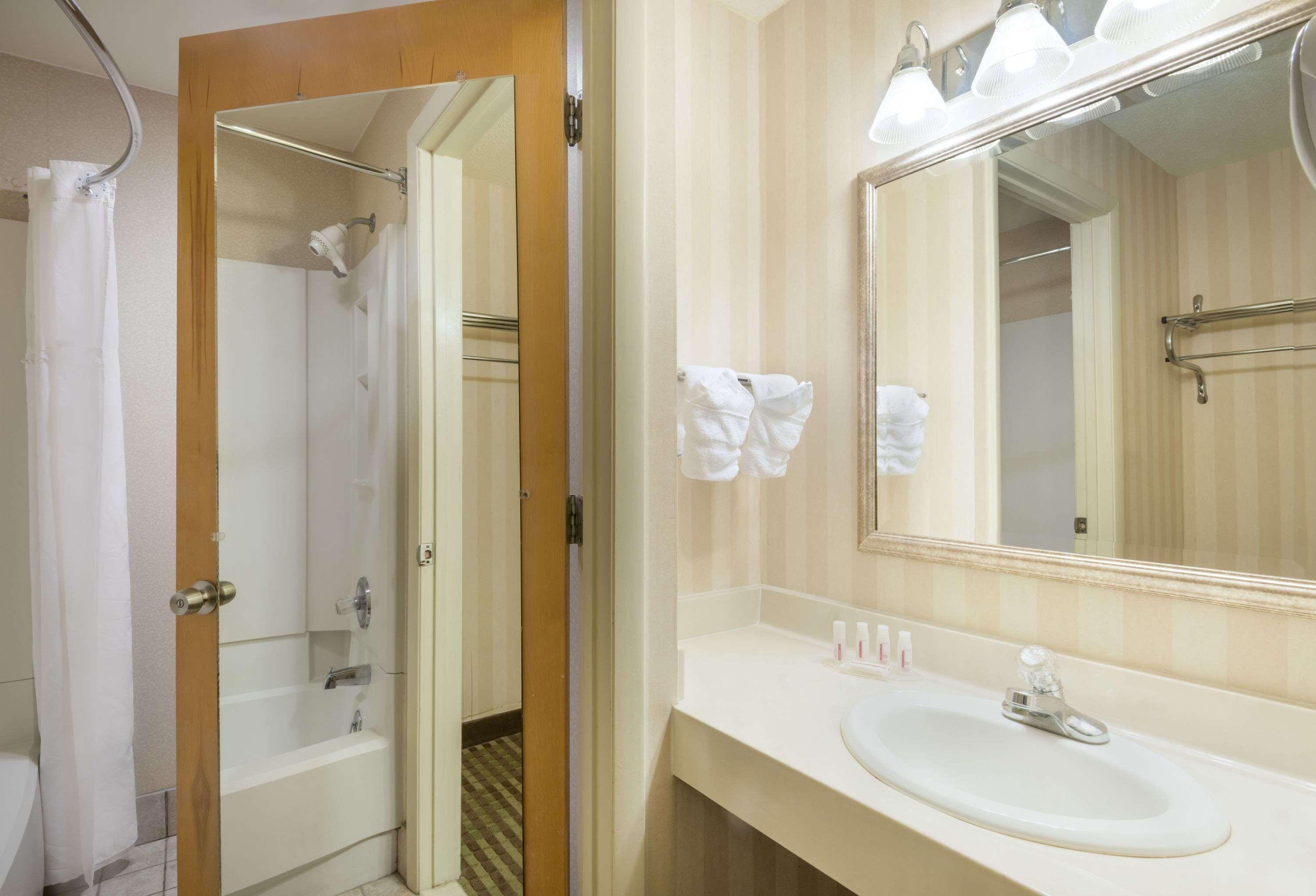 Hotel Ramada By Wyndham Columbus North Westerville Zewnętrze zdjęcie